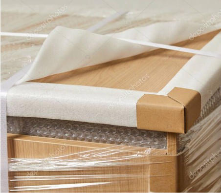 Consegna di arredi imballati