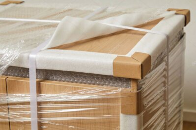 Consegna di arredi con imballi protettivi